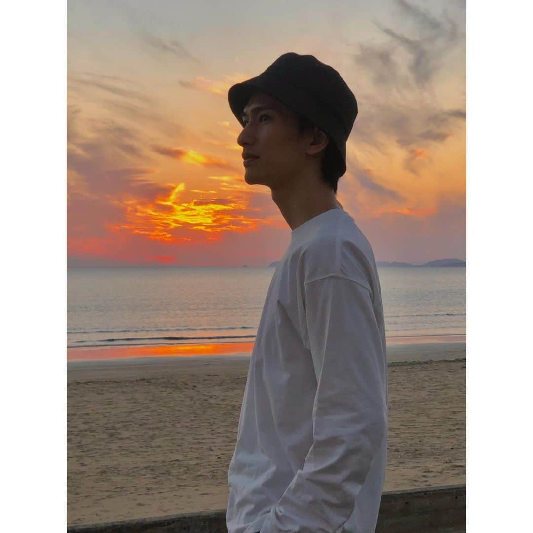 御堂耕平のインスタグラム：「・ 海と夕焼け☺︎☺︎☺︎ ・」