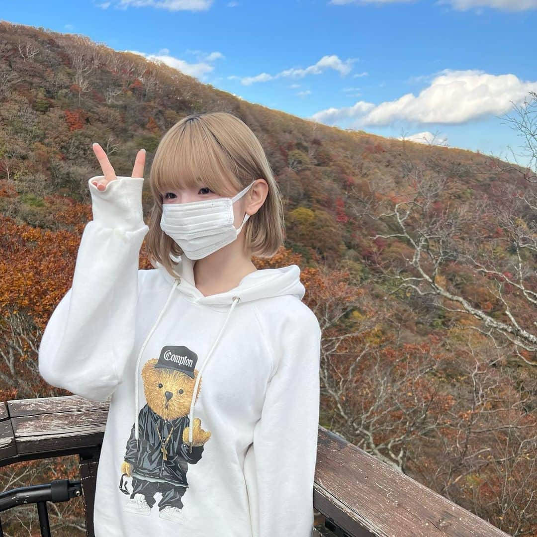 志村美希のインスタグラム：「⁡ 最近メイクのやる気が出ない  ハロウィンは🍆に紅葉見に行ってきたよ🍁🍂🌾  みんなは何したの🎃 ⁡ ⁡ #那須塩原」