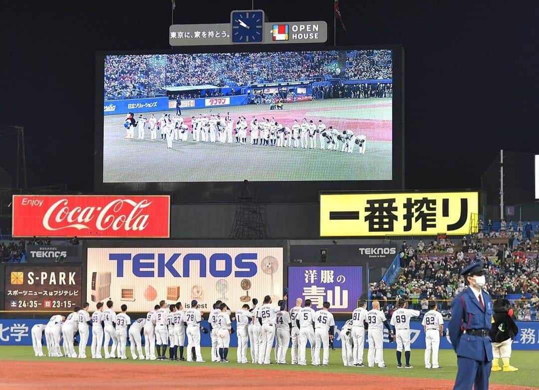 山田哲人さんのインスタグラム写真 - (山田哲人Instagram)「ファンの皆さん、今シーズンもたくさんの声援をありがとうございました。力になりました。  日本一は逃しましたが、チームで一つとなり、全力で戦うことが出来ました。  この後、侍ジャパンのメンバーとして試合が続きますが、チームの勝利のために頑張ります。  #東京ヤクルトスワローズ #日本シリーズ #侍ジャパン #山田哲人」11月2日 20時51分 - tetsuto.yamada_1