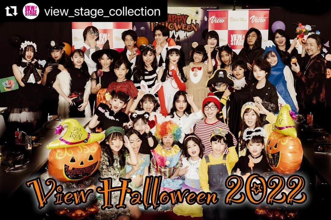吉田ヒトシのインスタグラム：「10月30日は今年もViewハロウィンを開催しました。  みんなのそれぞれ考えてきたキャラが毎年楽しみです。  こうやって少しずつ楽しい行事が出来る世の中になったことに感謝です。  #Repost @view_stage_collection with @use.repost ・・・ 🎃Happy Halloween🎃  昨日はViewのハロウィンパーティー開催🎉  写真撮ったり  ランウェイしたり  お菓子食べたり  プレゼント交換したり  みなんでワイワイしました👻  皆様、ステキなハロウィンをすごしてください🍭  カメラ・レタッチ @kisskanon   ヘアメイク @naitohasuka  @yusuke_kiyo   @view_stage_collection  @artistic_magazine_view_men  @artisticmagazineview  @view_exclusive_models  @kanekoyuuki0729  @yoshida__hitoshi  @toshiyukikohara」
