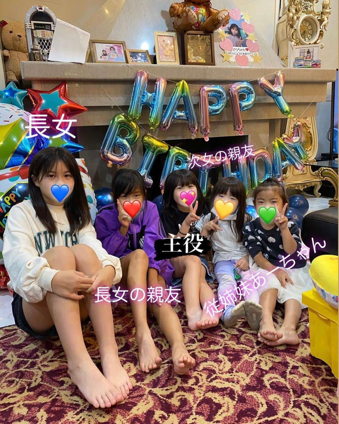 水元秀二郎のインスタグラム：「愛娘（次女）の７歳の誕生日。 毎年恒例ですが、ホームパーティー‼️ 今年は次女のお友達もお祝いに駆け付けてくれました☺️ 長女の親友安定のSちゃん、従姉妹の【あーちゃん】も来てくれて、さーちゃんは満足そうに楽しんでくれました。 今年もこの日を迎えられて父親として本当に嬉しい限りです。 さーちゃんおめでとう🎉 #水元秀二郎#愛娘#２人のエルサ#次女#さーちゃん#誕生会#7歳#ホームパーティー#感謝」