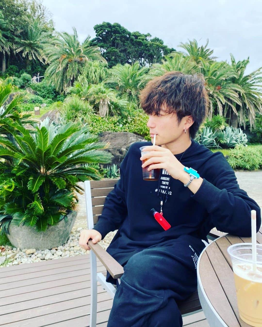 フジさんのインスタグラム写真 - (フジInstagram)「都内から一番近い離島、初島に行ってきたよ 熱海からフェリーで30分 ホテルじゃなくてあえて民宿に泊まっておばちゃんのうまい魚料理食べてきた」11月2日 21時42分 - fuji_evisjap