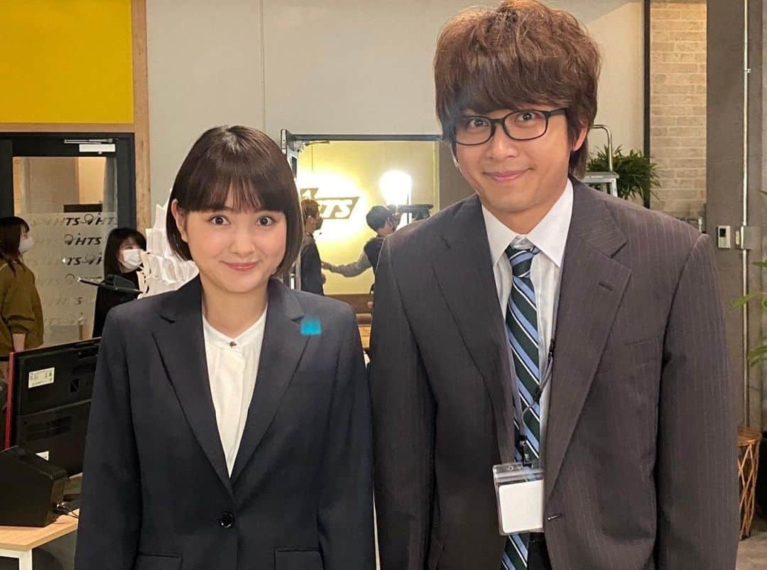 のインスタグラム：「結婚するって、本当ですか  困ると口角上げてたら 現場でケロッピと呼ばれるようになりました🐸  たのしかったなーーー  いっぱい笑って 色んなところに行ってきました✌️」