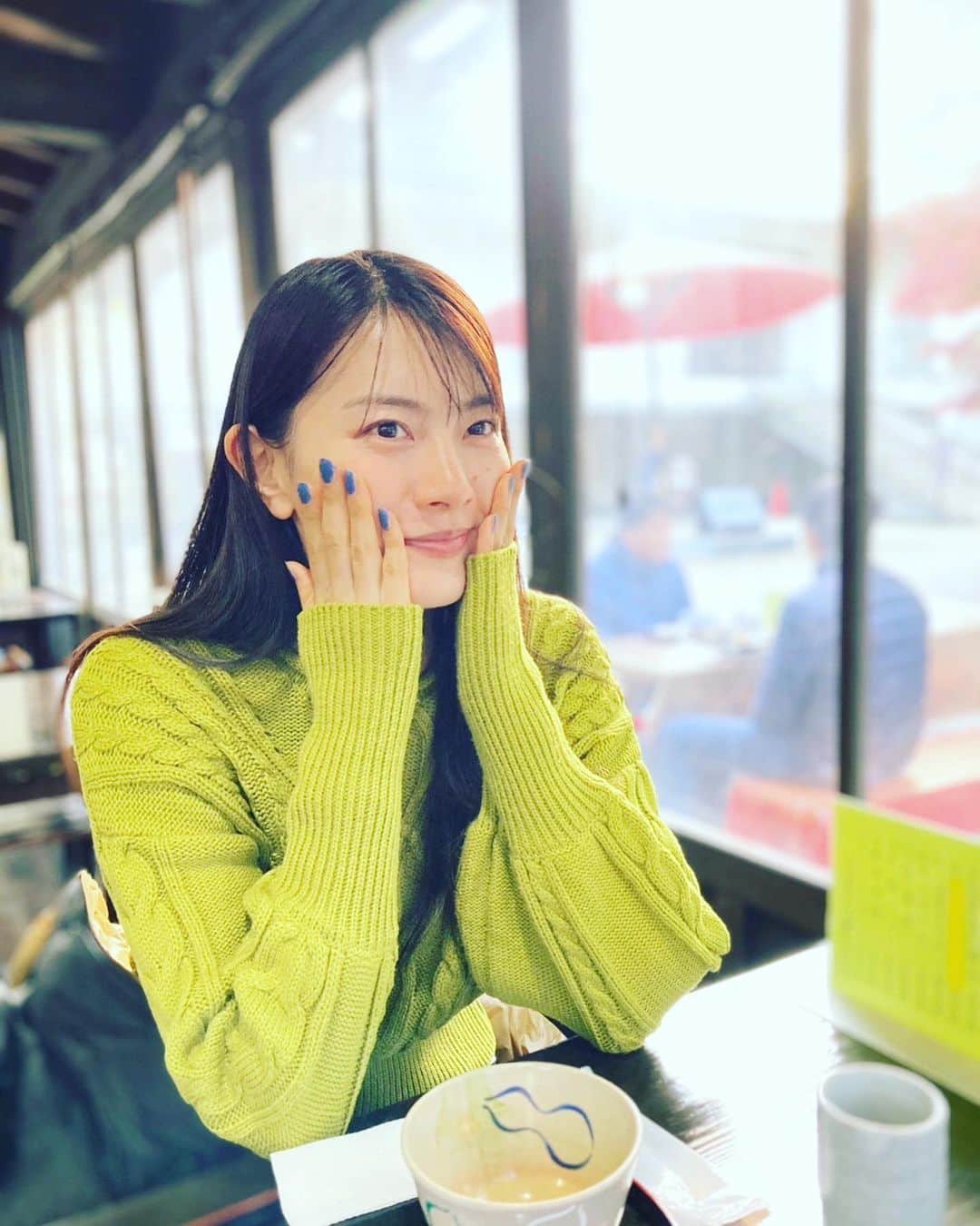 のインスタグラム：「in Tohoku🍁 お抹茶🍵。 髪が伸びました。」
