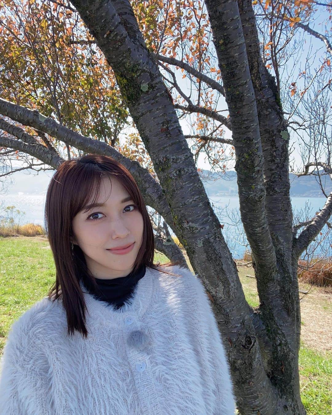 秦瑞穂のインスタグラム：「.  今回のロケも楽しかったー🌱  写真もたくさんあるからまた載せます✨ お天気も良くて自然が気持ちよかったな〜😊  今日もお疲れ様🫡 おやすみなさい🤤  .  #秦瑞穂 #follow #me #followme #japanesegirl #asiangirl #japan #tokyo #粉我 #偶像  #フォロー #撮影 #フォローミー #ポートレート #写真  #被写体 #selfie #自然 #ロケ #gn」