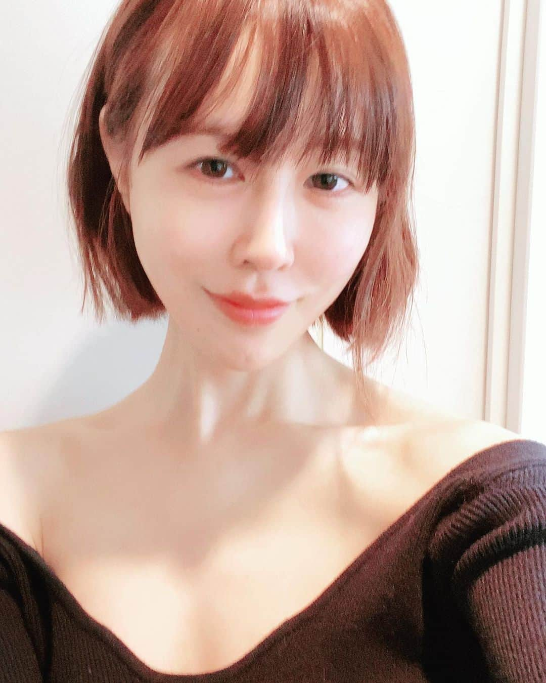 朝日奈るみな（芽森しずく）さんのインスタグラム写真 - (朝日奈るみな（芽森しずく）Instagram)「綺麗なニット❤️今度はきちんとメイクします🥺髪色も好き❤️❤️❤️」11月2日 23時46分 - pua1002