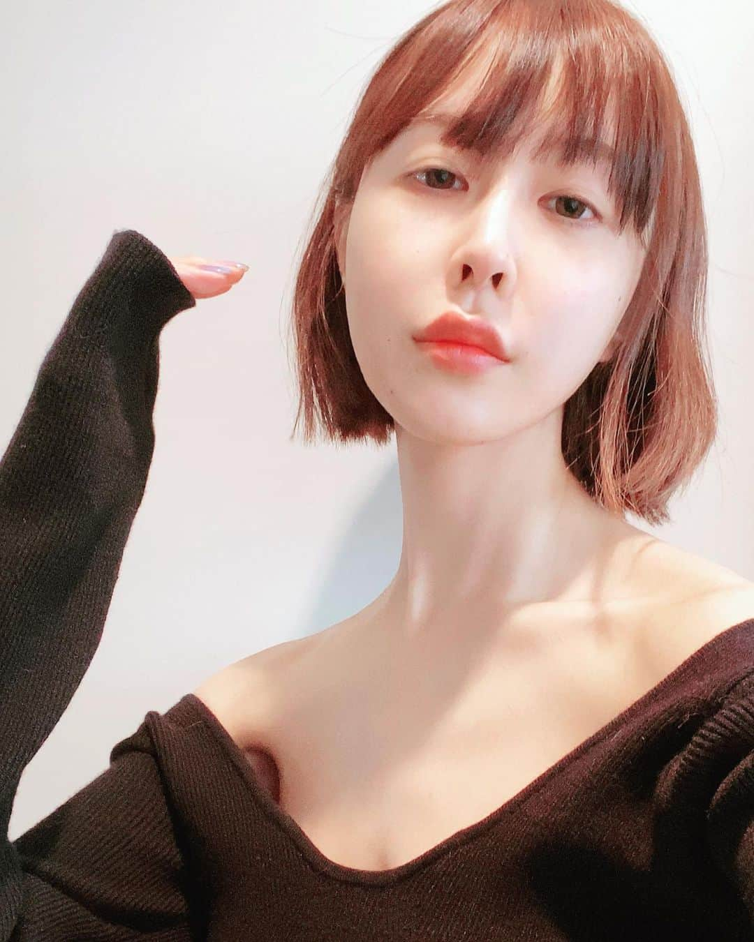 朝日奈るみな（芽森しずく）さんのインスタグラム写真 - (朝日奈るみな（芽森しずく）Instagram)「綺麗なニット❤️今度はきちんとメイクします🥺髪色も好き❤️❤️❤️」11月2日 23時46分 - pua1002