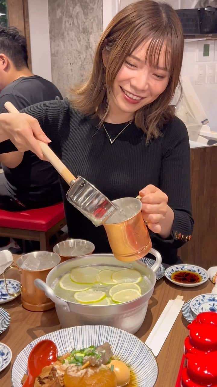 のインスタグラム：「梅田に新しくオープンした @gyoza.nikomi.shinchan 🥟 　 餃子と煮込み…！！！！ 両方めちゃくちゃすきやーー！！神！ 　 肉汁餃子に ぐつぐつかき揚げ 鶏唐 チーズイン大根 煮込み盛り 　 全部美味しすぎて楽しすぎて 幸せな時間でしたー！！ 良き夜〜〜 　 これから大流行り間違いなしのお店さんだ😻 　 　 #餃子と煮込みしんちゃん #しんちゃん堂山 #大阪ディナー #大阪グルメ #梅田グルメ #梅田居酒屋 #大阪居酒屋 #梅田グルメ #餃子部」