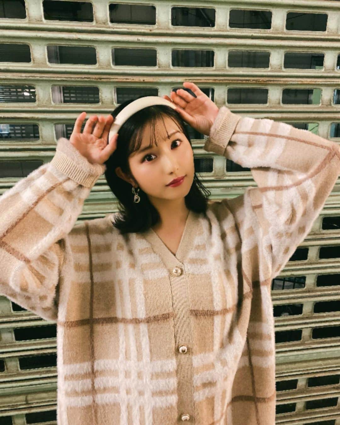 谷川愛梨のインスタグラム：「: あざとゆるニット🧶❤︎ #michellmacaron #ミシェルマカロン」
