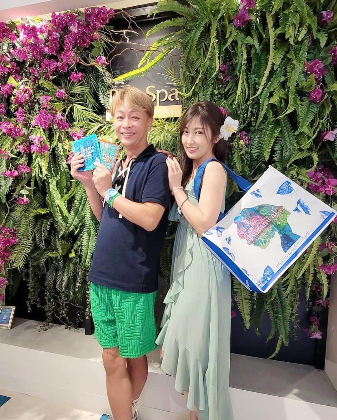 熊田曜子さんのインスタグラム写真 - (熊田曜子Instagram)「沖縄の旅 自分へのお土産は　@ryuspa_okinawa のスキンケアシリーズにしたよ✨ @kenichi_ogura 奇跡の50代けんちゃんのおすすめだから信頼してるの💓  #沖縄　#お土産　#スキンケア　#コスメ　#基礎化粧品」11月3日 12時23分 - kumadayoko