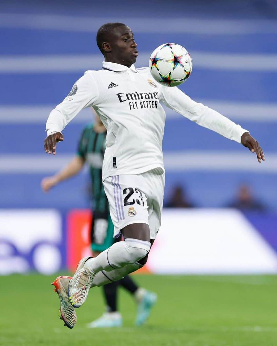 フェルランド・メンディのインスタグラム：「1st UCL group stage completed ✅💪🏿   #HalaMadrid #FM23 #RealCeltic」