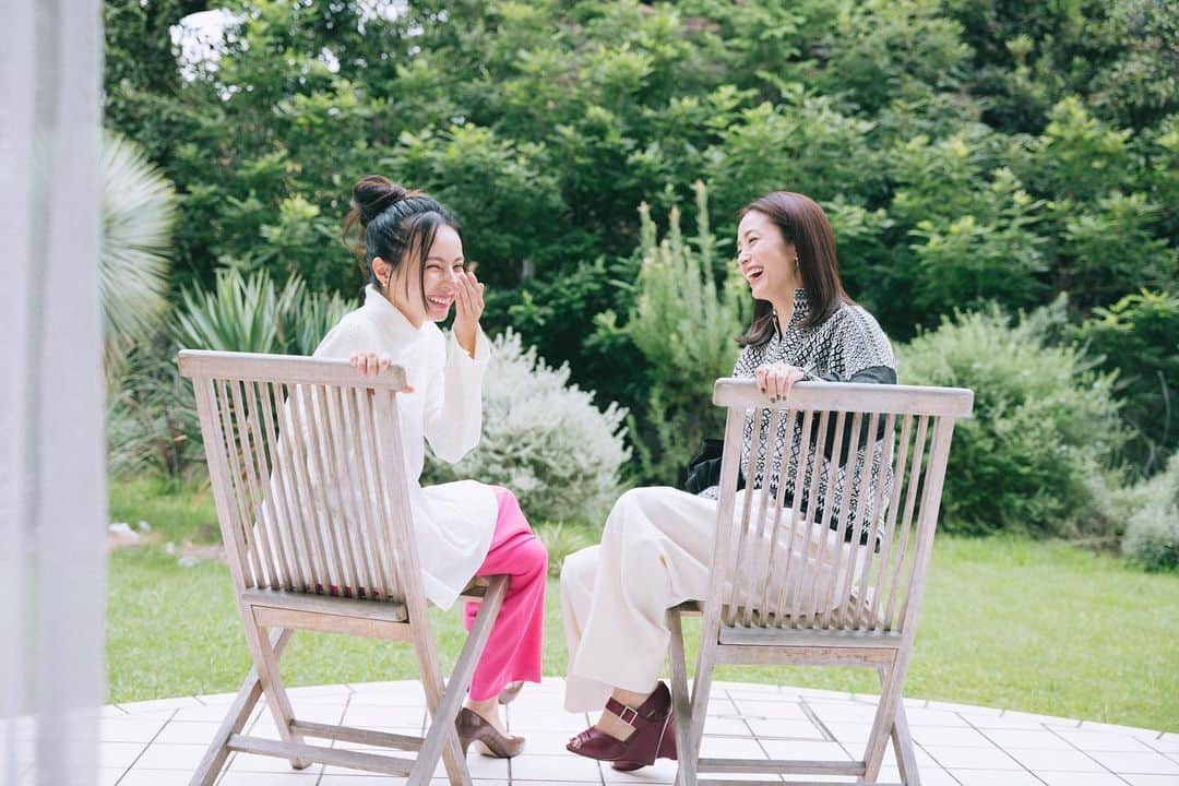 ベッキーのインスタグラム：「VoCEのWeb版で、上戸彩さんとの対談が公開されています。 ４日連続で記事がUPされます。 ぜひ。  こうやってツーショット写真をあげるの、初めてかも。」