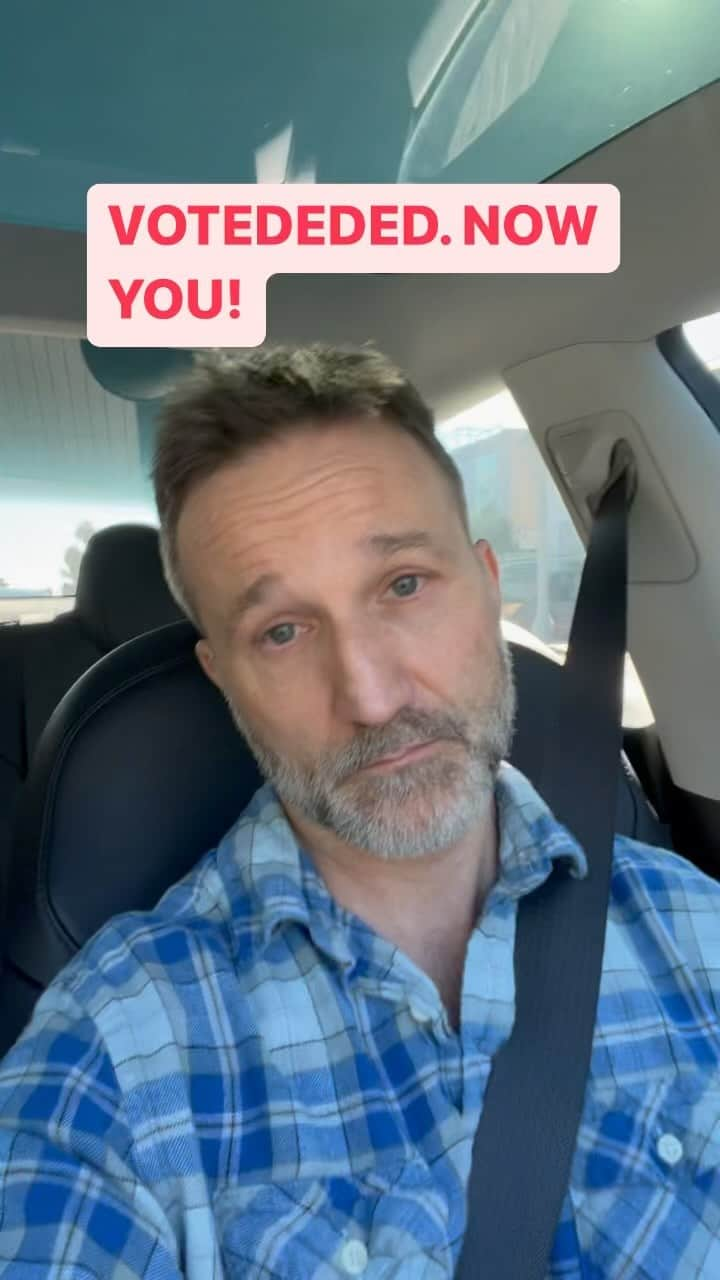 ブレッキン・メイヤーのインスタグラム：「TIME TO VOTE! (I do realize it’s not the presidential election but it’s a good tune)」