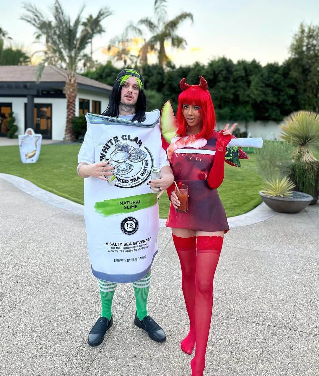 マイケル・クリフォードのインスタグラム：「some would say we failed halloween this year, but 50% off at spirit halloween seems like a win to me」