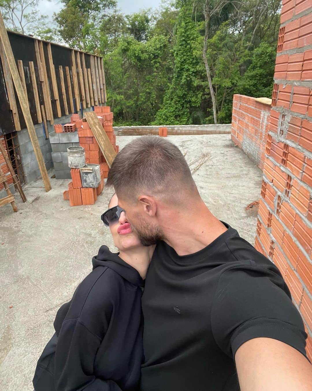 Jonas Sulzbachさんのインスタグラム写真 - (Jonas SulzbachInstagram)「Construindo um sonho 🏡」11月3日 10時30分 - jonassulzbach
