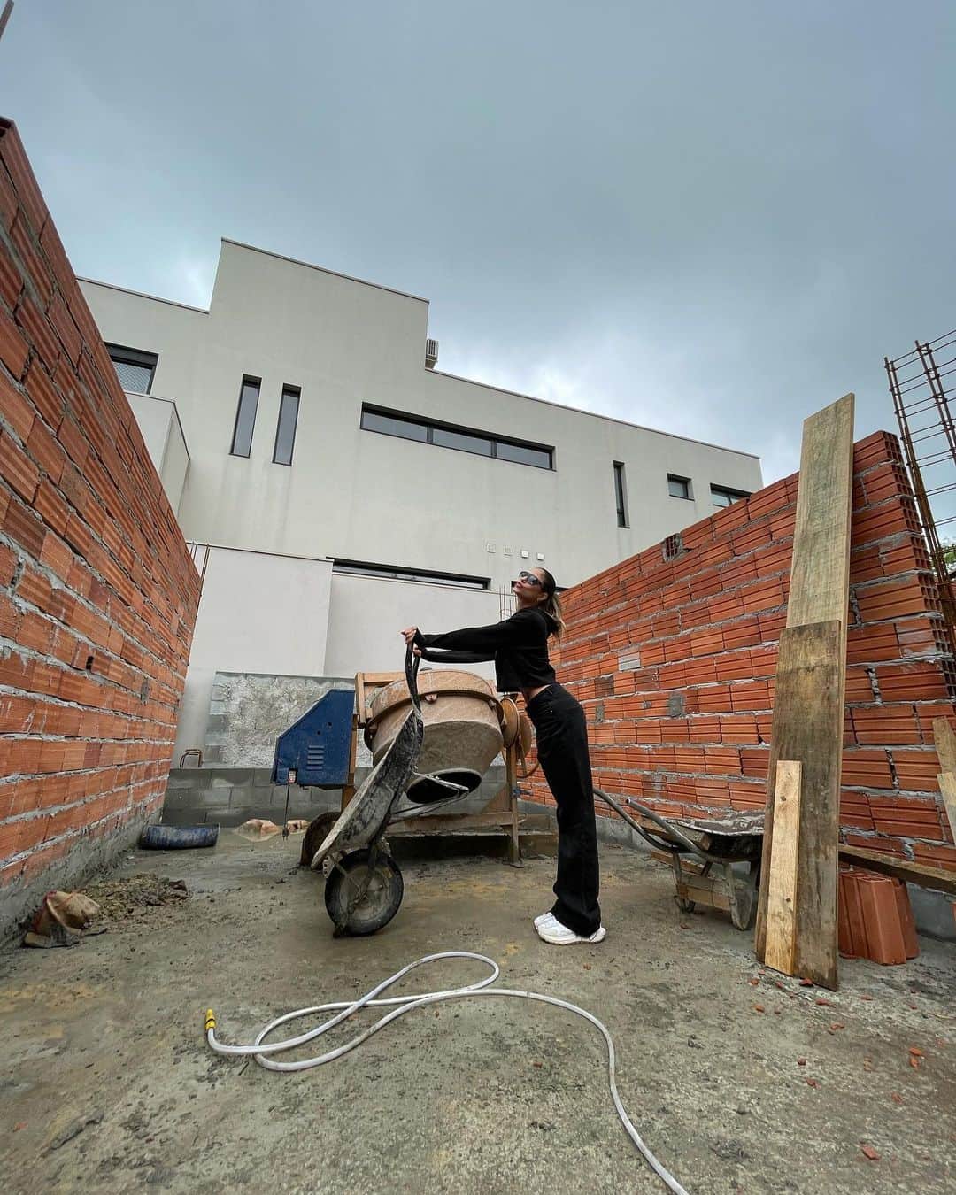 Jonas Sulzbachさんのインスタグラム写真 - (Jonas SulzbachInstagram)「Construindo um sonho 🏡」11月3日 10時30分 - jonassulzbach