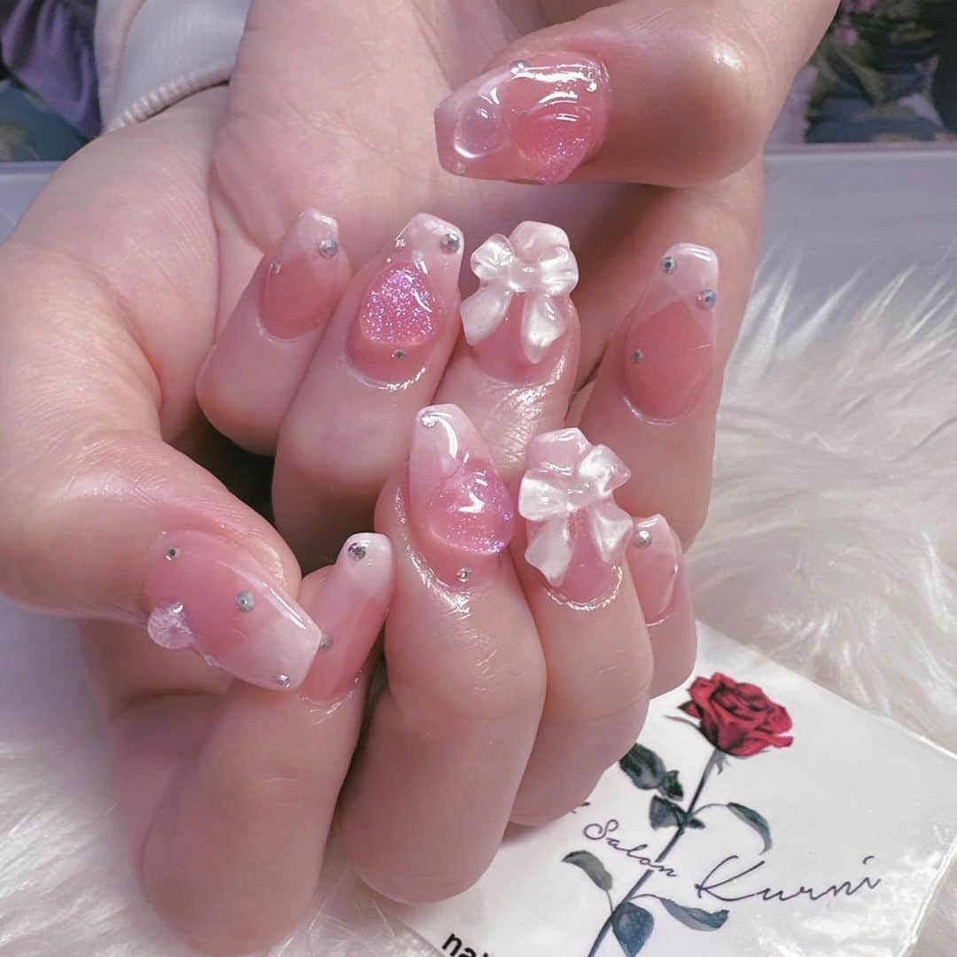 さぁやさんのインスタグラム写真 - (さぁやInstagram)「newnail💅🏻  クロスフレンチでおまかせで 可愛くしてもらったよ😍  リボンのパーツのうるうる感 めっちゃかわいい🎀  いつもありがとうございます❤️ @nailsalon.kurni_yuumi   #さぁやネイル #ネイル #ジェルネイル #ネイルデザイン #ジェルネイルデザイン #ピンクネイル #フレンチネイル  #クロスフレンチ  #nail #nailart」11月3日 20時30分 - saaya831