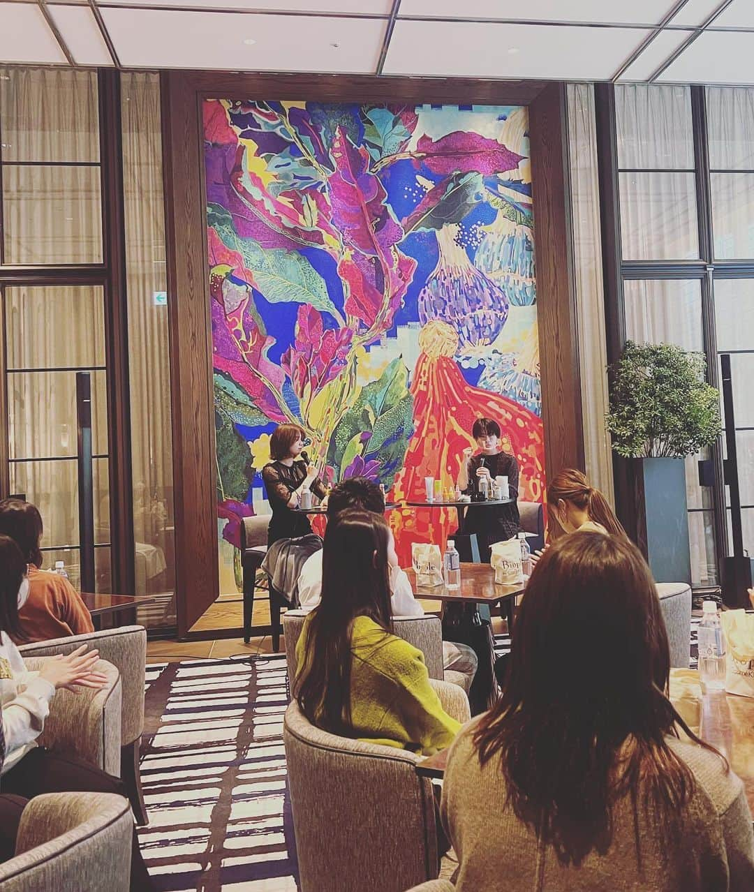 佐藤晴美さんのインスタグラム写真 - (佐藤晴美Instagram)「ORGANIC BEAUTY TALK in 金沢 ありがとうございました❤︎  @biople   トークでは、普段愛用しているオーガニックケアアイテムや、 実践しているインナーケアアイテムをシェアさせていただきました☺️  そして、BIOPLEセールスディレクターの浜津さんには、 この冬イチオシのアイテムも教えていただき、 改めて勉強になる事も沢山。  今日は沢山の素敵なお客様が来てくださり クローズドな空間でご一緒できた事も新鮮で楽しかった。  帰りの新幹線は今日の写真を振り返って 嬉しさ噛み締めてます🙌  直接シェアできるっていいなぁ。  @biople  @biople_kanazawa  @fukumitsuya_beauty  @femmue_japan  素晴らしい機会をありがとうございました❤️」11月3日 20時30分 - sato_harumi__official