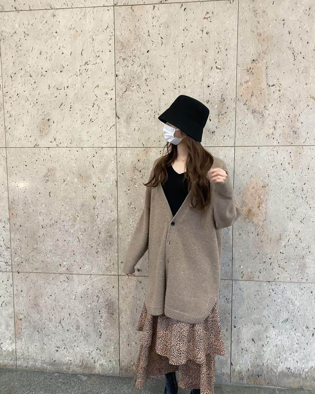 梅澤美波さんのインスタグラム写真 - (梅澤美波Instagram)「ゆるっとカーディガン🧶 ⁡ とにかくたくさん歩いた日でした〜。 今年もうあと２ヶ月なんて、信じられない🤏🏻  #うめのふく #umegram」11月3日 20時32分 - ume_minami.official