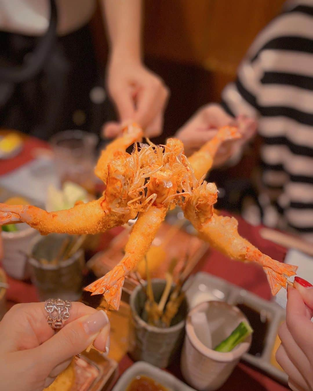 堀江直美さんのインスタグラム写真 - (堀江直美Instagram)「大好きなメンバーであーぼん🫶🏻  美味しい揚げたての串と楽しい会話にあたちゃんのお誕生日のお祝いもできてとっても幸せな時間でした🤍  この先もみんなでご飯に行ったり🥂旅行したり✈️楽しいこと沢山なこと間違いない💓  #あーぼん#芦屋#芦屋グルメ#芦屋ごはん#芦屋ディナー#串カツあーぼん#串かつあーぼん」11月3日 20時48分 - naomiiiiiiiiiiii