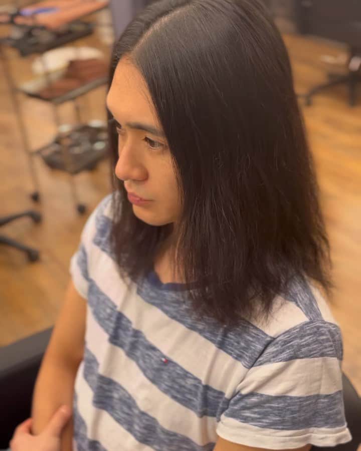 磯村洋祐のインスタグラム：「before afterですね！ 伸ばしてたけど昨日なんか切りたくなって今日バッサリと！！ @daisuke.kakuya  ほとんどお任せだけど いつも良い感じにしてくれて ありがとう！ #髪#カット#ロン毛#短髪#変身」