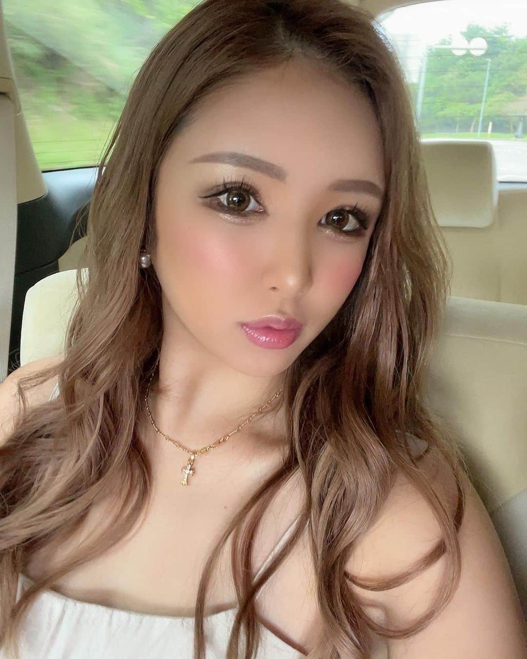 藤咲ひなたのインスタグラム：「今年ももお残りわずかですね😢 食欲の秋、そしてそろそろ 北海道は雪の季節 冬って命懸けで生きなきゃなので 北海道民はたいへんです笑笑  4日〜9日まで出勤できないので 今日皆様おまちしてますよ💓」