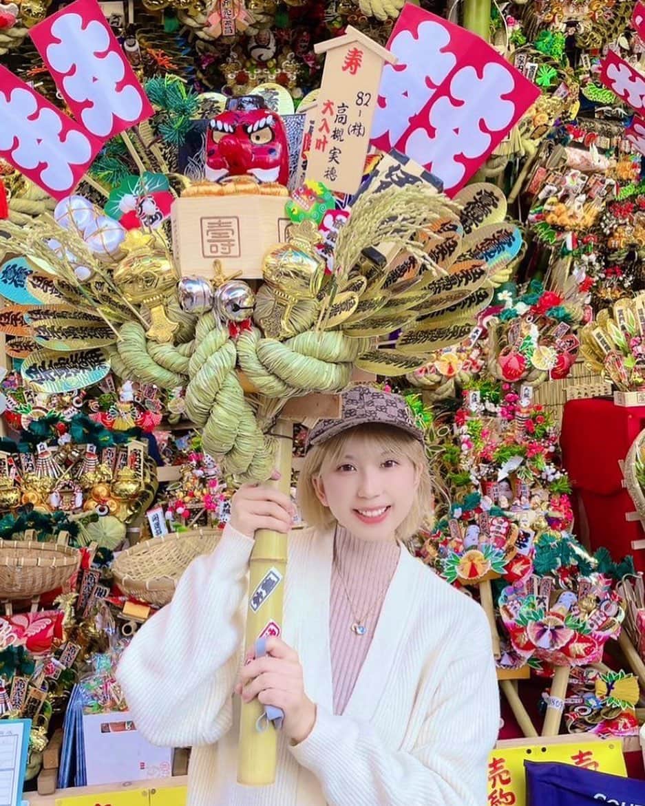高槻実穂のインスタグラム：「【ご報告】 この度、遂に社長になりました！！！ 会社名は 🐝82-株式会社です。  一重にファンの皆様、関係者の皆様のお陰です本当にありがとうございます！！  これからも皆様に元気を届けれるよう邁進して参ります！  今後とも事務所、サンスポGOGOクイーの応援宜しくお願い致します！ 👽高槻実穂🦙」