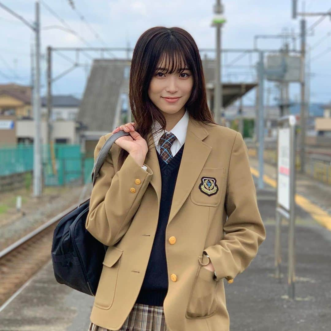 片岡凜さんのインスタグラム写真 - (片岡凜Instagram)「諸事情があり先日地元の制服を着ました。学生の頃は本当にぼっちでしたが、今は少しずつですが、一緒に前に進んで下さる方が増えてる気がします。感謝です。」11月3日 17時41分 - _rimgramm__