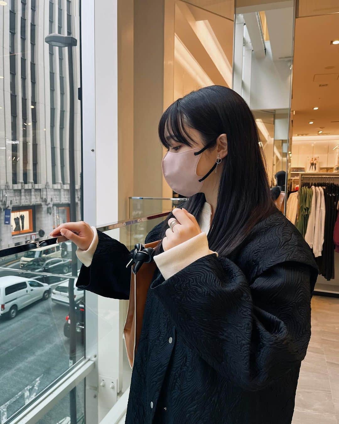 渡辺みり愛のインスタグラム：「__________  これ本当に使いやすくて ほぼ毎日つけてる 重ね付けも最高  #jewelry #accessory」