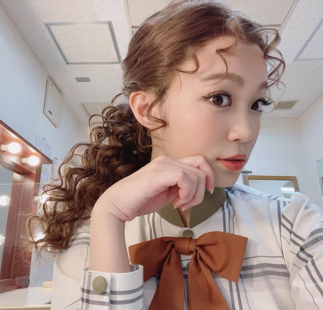 佐藤玲さんのインスタグラム写真 - (佐藤玲Instagram)「#ヴィンセントインブリクストン 無事閉幕。 完走できたこと本当に奇跡のようです。 素晴らしいカンパニーと共に、舞台上で素敵な時間を過ごすことができ幸せでした🪣🧹🫧 　 ご来場、そしてエールを送って下さった皆様、心より感謝申し上げます🌻✨ また直接お会いできる機会を楽しみにしています👞」11月3日 18時00分 - ryosato19920710