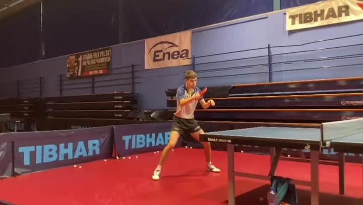 ヤクブ・ディヤスのインスタグラム：「Good morning 😎🏓  @donictabletennis @dekorglass  #tabletennis #tischtennis #tabletennisplayer #donicfamily #createsuccess #pingpong #training #multiball」