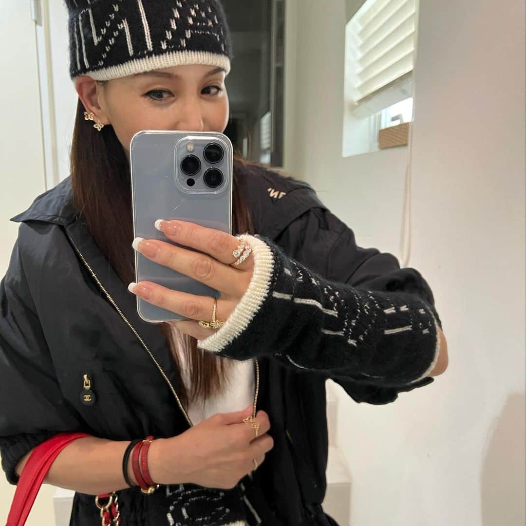 麻美さんのインスタグラム写真 - (麻美Instagram)「アームホルダー💓 めちゃお気に入り ． やっぱりCHANELは 可愛いよね❤️ ． #chanel」11月3日 18時13分 - mami0s