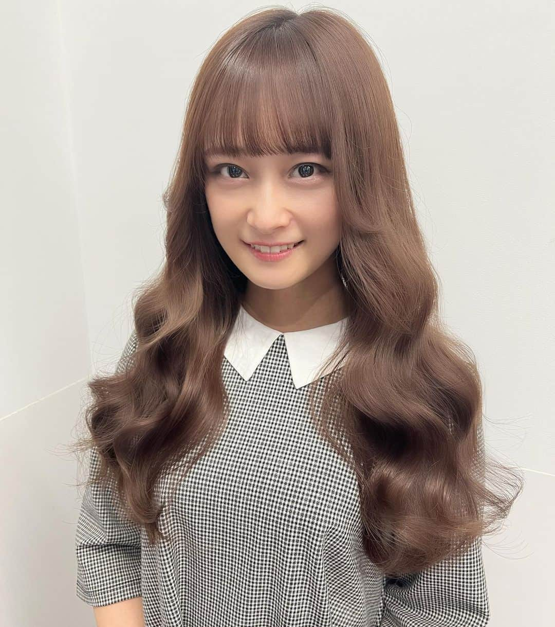 奈良怜那さんのインスタグラム写真 - (奈良怜那Instagram)「．  とぅるとぅるにしてもらいました🤍  💇‍♀️ @yukimi_y1127  #渋谷美容室#渋谷サロン#ヘッドスパ#トリートメント#ヘアメンテナンス#ヘアカラー#ブリーチなしカラー#重めバング#ぱっつん前髪#巻き髪#ロングヘア#暗髪#ダークブラウン#ハイライトカラー#きれかわ#お出かけコーデ#サロンモデル#正妹#美丽的女孩#发色#紫色#얼짱#헤어컬러#haircolor#japanesegirl#snidel」11月3日 18時31分 - narareina_111