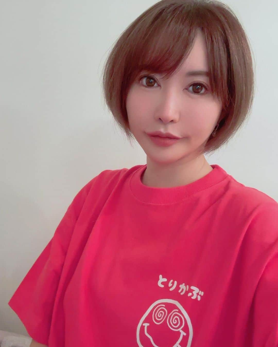 里美ゆりあのインスタグラム：「@torikabu.1001 のTシャツ😄  友達がくれた🤝  #tシャツ  #ガールズ居酒屋 #ガールズバー #アラフォーバーの出店もお願いします #bar  #キャバクラ #里美ゆりあ」