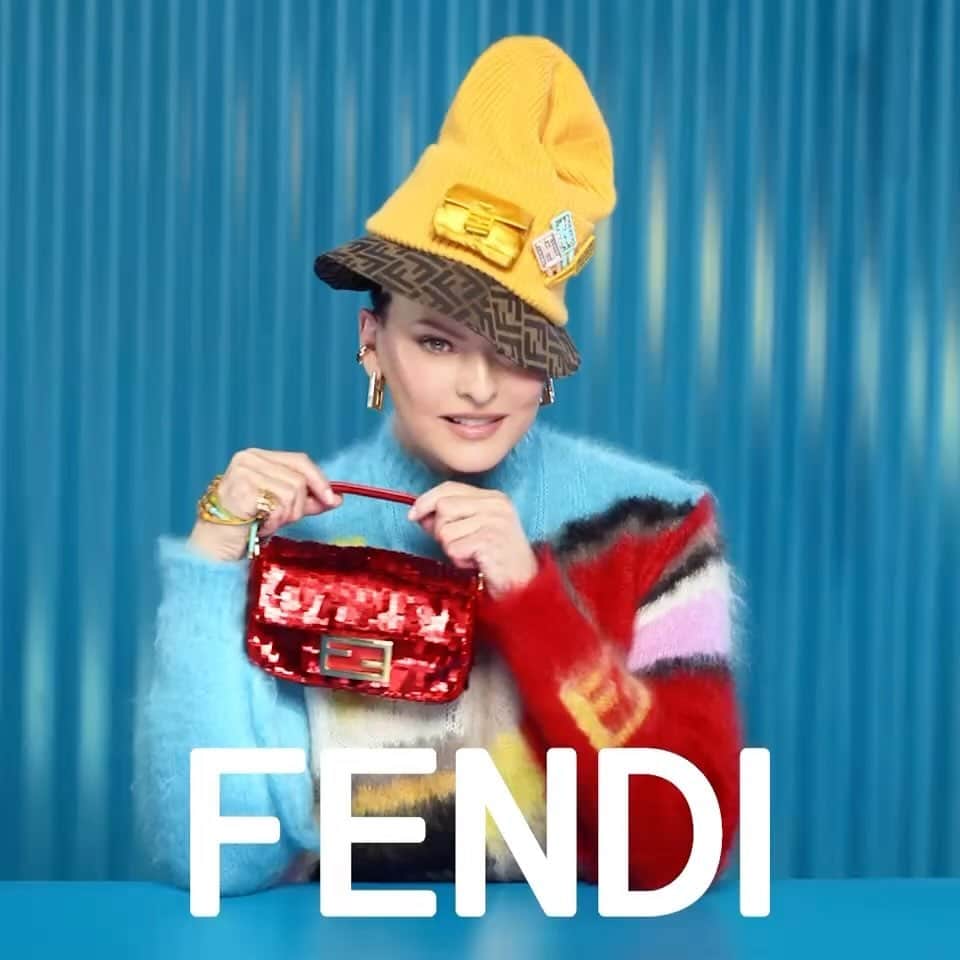 のインスタグラム：「The #FendiBaguette turns 25.   So grateful to be part of this phenomenal celebration 🙏🏻👜♥️ Thank you to all…  Artistic Director of Couture and Womenswear: @mrkimjones   Artistic Director of Accessories and Menswear: @silviaventurinifendi   Artistic Director of Jewelry: @delfinadelettrez   Creative Direction: @ronnie.cooke.newhouse @karlbolander   Film: @kloss_films   Styling: @carlynecerfdedudzeele  Hair: @guidopalau  Makeup: @patmcgrathreal  Set: @maryhoward_setdesign  Casting: @shelleydurkancasting  @dnamodels」