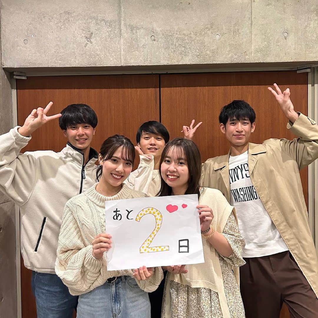 のインスタグラム：「🫶🏻ミスコンカウントダウン🫶🏻 ミスコンファイナルイベントまで あと2日！！！  今回は最終リハーサルの時に撮影した写真をお届け✨  ファイナリスト7人のアカウントはこちら💁‍♀️ @misstmu_2022no1 @misstmu_2022no2 @misstmu_2022no4 @mrtmu_2022no1 @mrtmu_2022no2 @mrtmu_2022no3 @mrtmu_2022no4 ・ ・ 🕊日時 11/5(土) 開場・10時30分〜 開演・11時〜  🕊会場 東京都立大学南大沢キャンパス講堂大ホール ⚠️みやこ祭の入場予約必須 途中入退場可能です🙆‍♀️ 🕊オンライン ミクチャ配信 (リンクを当日各SNSにて掲載します)  🕊当日票 開演後の11時〜の投票のみが当日票として扱われます。 開演後に各SNS、会場にてQRコードの配布を致しますので、そちらから投票お願い致します。  ⚠️コンテスト当日の通常Web投票に関しましては、 11時までの受付となりますのでお早めにご投票ください。 #都立大ミスコン2022」