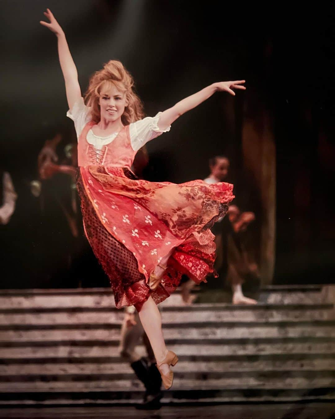 アマンダ・シュルさんのインスタグラム写真 - (アマンダ・シュルInstagram)「When you are a ballet dancer every day is #worldballetday  This photo is from @sfballet’s production of #RomeoandJuliet and boy oh boy was it fun. No, I wasn’t Juliet. Just a good-timing harlot with a heart of gold.  • • • #harlotshavemorefun #ballet #sanfranciscoballet #nofilter」11月3日 22時29分 - amandaschull