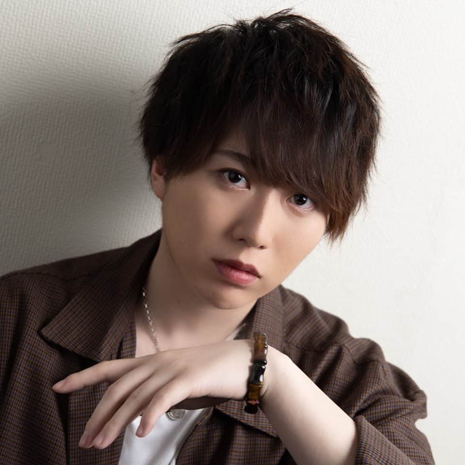 高橋ふみやのインスタグラム：「Twitter  Instagram New アイコン🫠」