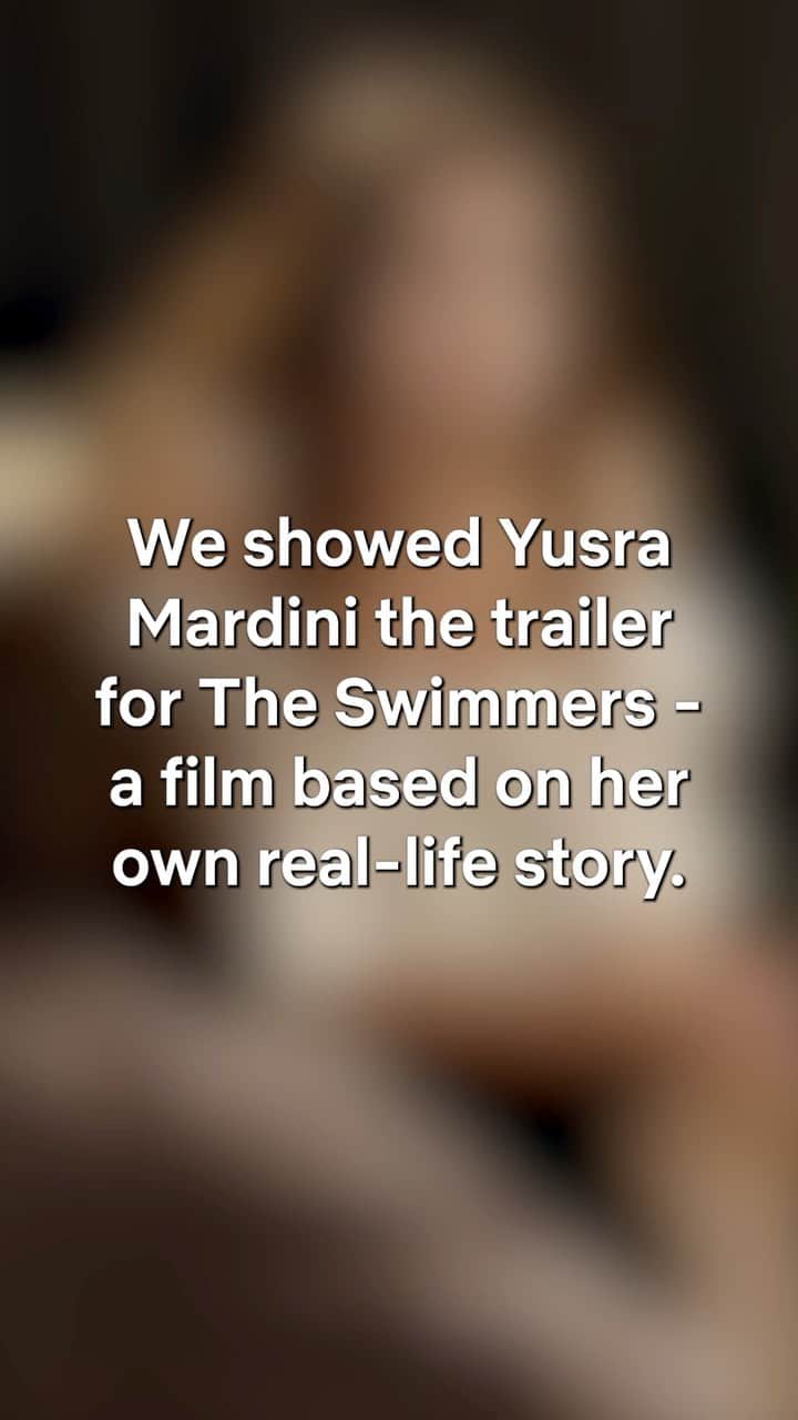 のインスタグラム：「Yusra Mardini watches the trailer for The Swimmers - a film about her and her sister Sara Mardini’s real-life story - for the first time ❤️」