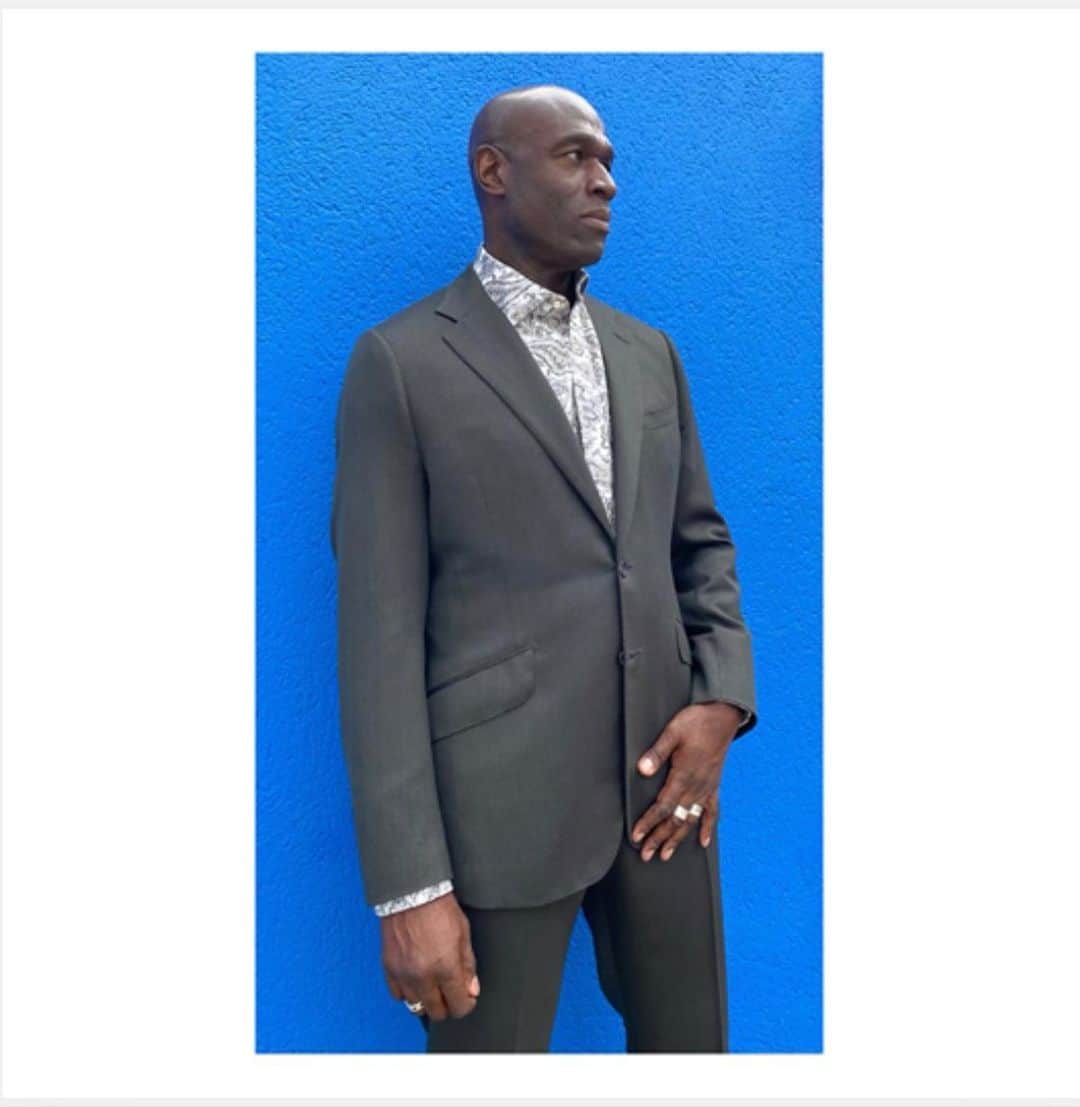 チャーリーアレンのインスタグラム：「The Excellent Steve Toussaint aka Corlys Velaryon wearing his @charlieallen_bespoke Green Dakota Cavalry Twill @houseofthedragonhbo  @realstevetoussaint  @hollandandsherrysavilerow  . . . . . . . . #charlieallen  #charlieallentailors  #bespoke #madeinengland  #savilerow  #savilerowbespoke  #islington  #houseofdragon  #actor #hollandandsherry  #fashion #mensfashion  #style #houseofthedragon」