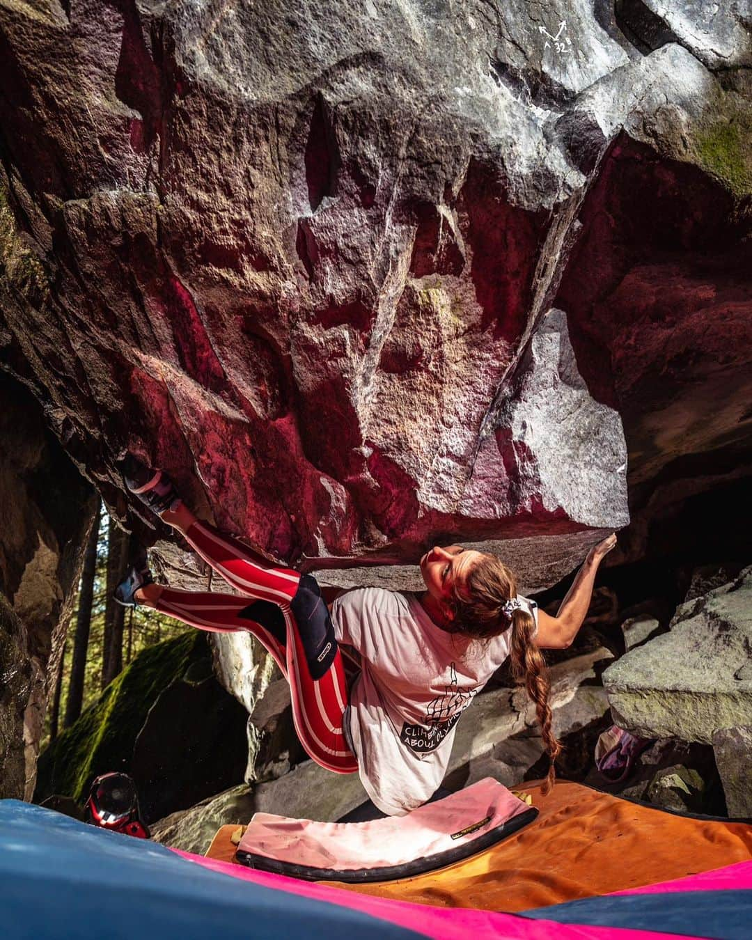 カロリーネ・ジンフーバーのインスタグラム：「TRULLATOR 8A+ 💅🏻  2 years ago i tried this tricky one for the first time - now i came back for revenge 😼  thanks @hannestell.vertical for capturing my tries a few years back 🤩  @belmezattitude @natureclimbing @frictionlabs @scarpa_at @organicclimbing   . #climbing #bouldern #climbgirls #climbing_pictures_of_instagram #climbing_is_my_passion  #climbing_lovers  #magicwood #swiss」