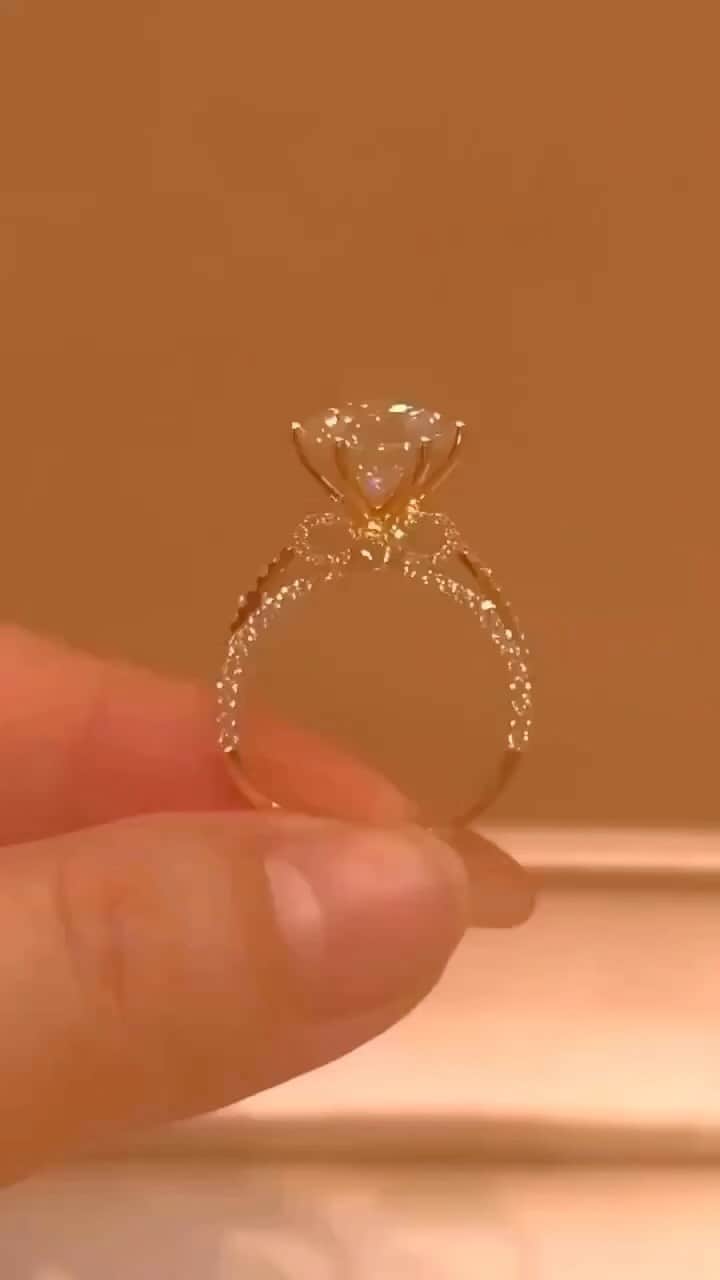 のインスタグラム：「Yes or No? Tag your love for a hint || Sim ou com certeza?」