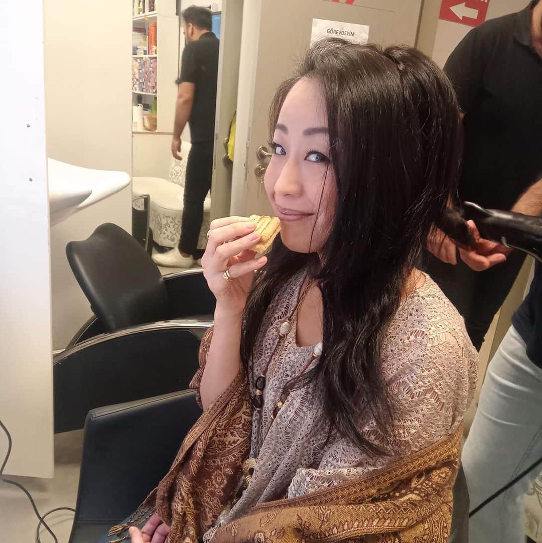 高野あゆ美のインスタグラム：「#tbt  Hazırlık🍀 生放送スタンバイ😃」