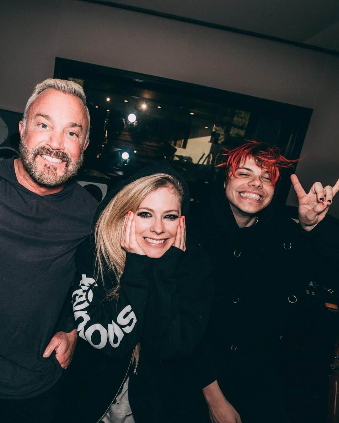 ジョン・フェルドマンさんのインスタグラム写真 - (ジョン・フェルドマンInstagram)「Stoked to be part of this amazing song I’m A Mess! Thank you @yungblud and @avrillavigne for including me I love you both ❤️ thanks to @travisbarker @dtarecords for rocking with us!! Thx @chrisgreatti @scotstewart @dylanmclean159 @michaeljbono for helping with the track.. link in bio!」11月4日 7時43分 - johnfeldy