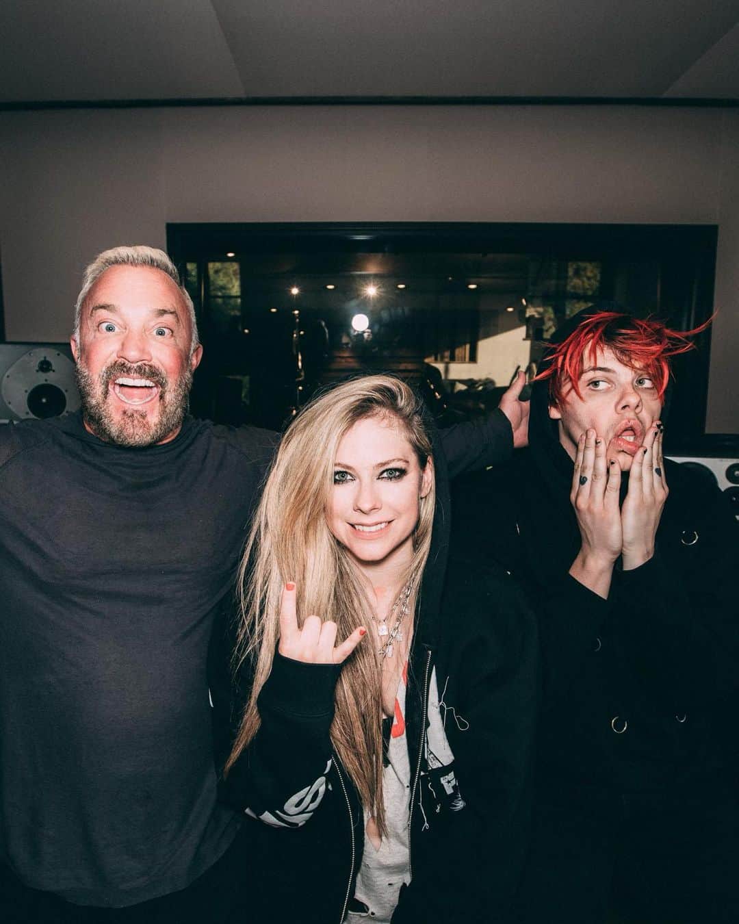 ジョン・フェルドマンさんのインスタグラム写真 - (ジョン・フェルドマンInstagram)「Stoked to be part of this amazing song I’m A Mess! Thank you @yungblud and @avrillavigne for including me I love you both ❤️ thanks to @travisbarker @dtarecords for rocking with us!! Thx @chrisgreatti @scotstewart @dylanmclean159 @michaeljbono for helping with the track.. link in bio!」11月4日 7時43分 - johnfeldy