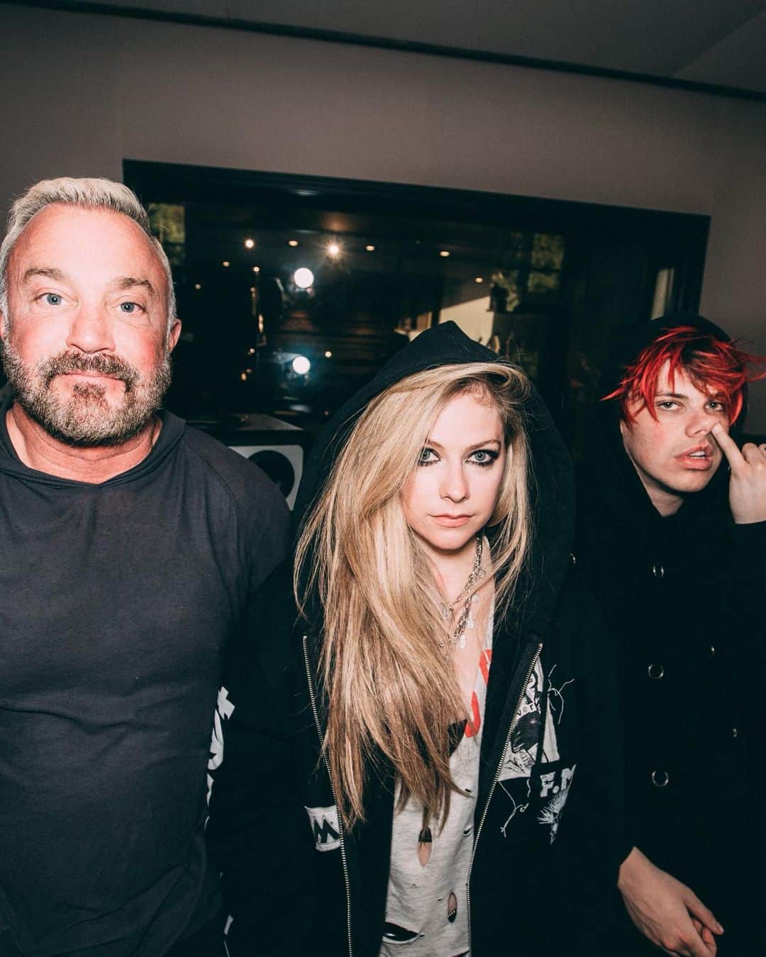 ジョン・フェルドマンさんのインスタグラム写真 - (ジョン・フェルドマンInstagram)「Stoked to be part of this amazing song I’m A Mess! Thank you @yungblud and @avrillavigne for including me I love you both ❤️ thanks to @travisbarker @dtarecords for rocking with us!! Thx @chrisgreatti @scotstewart @dylanmclean159 @michaeljbono for helping with the track.. link in bio!」11月4日 7時43分 - johnfeldy