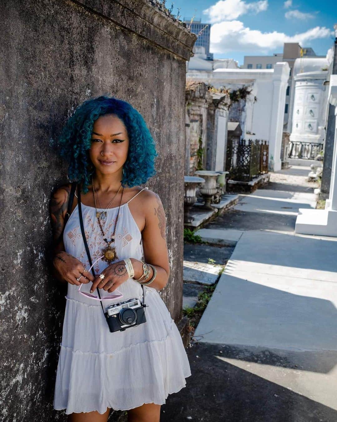 スキン・ダイアモンドのインスタグラム：「The music makers of New Orleans have my heart forever 🥰🌻💙 🎶 | Photo: @robertcoshland」