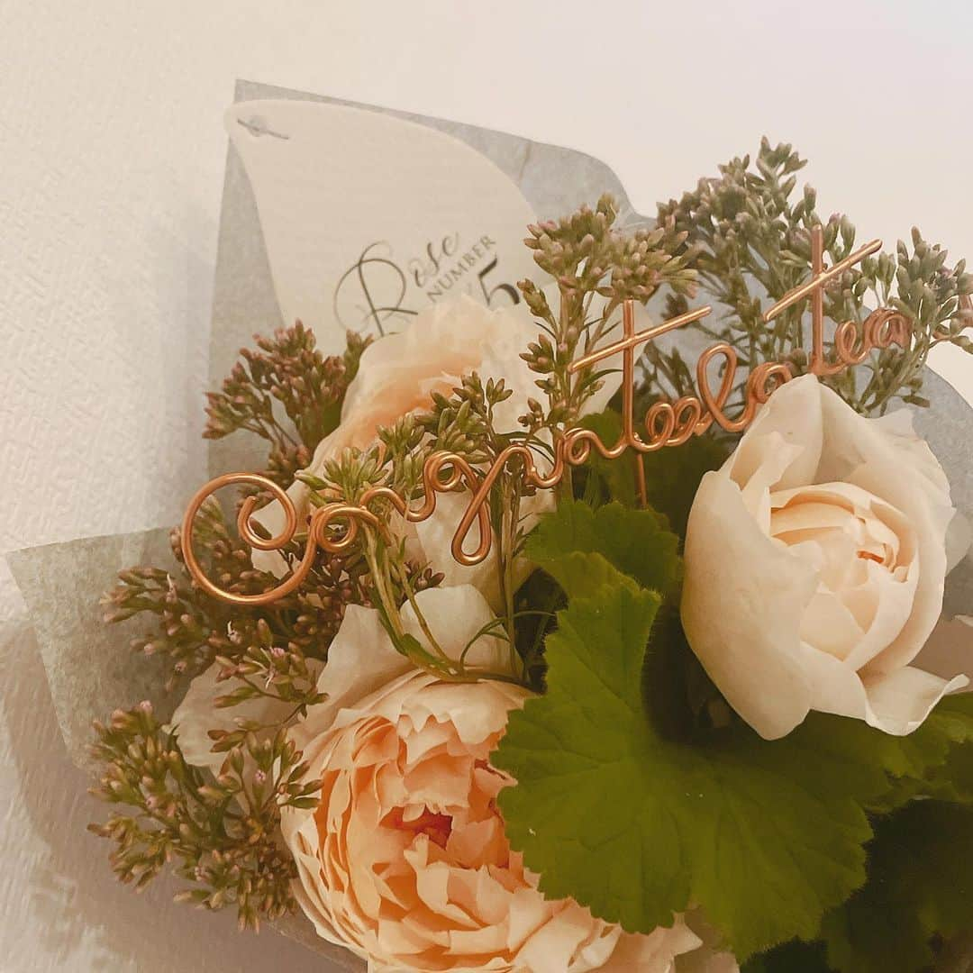 小日向結衣のインスタグラム：「💐🤍 . . . . . . . . . . .」