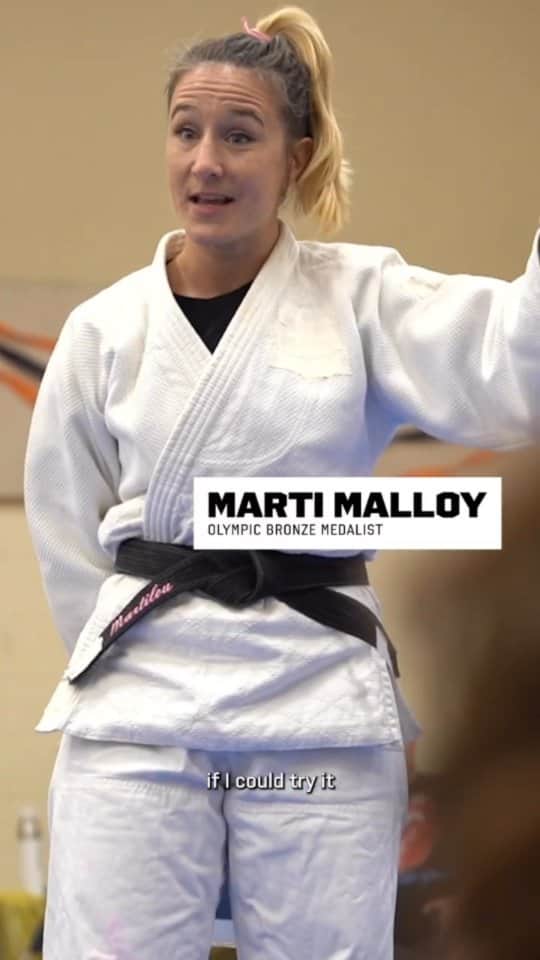 マルティ・マロイのインスタグラム：「It was an honor to make a suprise appearance at @la28games & @lacityparks #PlayLA #judo program! 🥋 . How exciting to see so many kids able to put on a gi and try this sport for almost no cost throughout LA's neighborhoods. SPORT can truly changes lives! This one's close to my heart as my family was only able to start judo because it was offered for free to military dependents.💖 . Click the link in my bio to sign your family up for upcoming Winter classes that also include adaptive sports. Who knows, maybe you'll run into an #Olympian or #Paralympian!😉🤩😍  Reposted from @la28games When you meet a Judo Olympian, throwing is the greeting. Meet 12-year-old, Junior Olympic Bronze Medalist Manny and learn how PlayLA has made a difference in his life through sports 🥋  PlayLA is a low-cost youth sports program where kids are able to participate in different able-bodied and adaptive sports brought to you by @lacityparks and #LA28   Winter registration + details are in LINK IN BIO.」