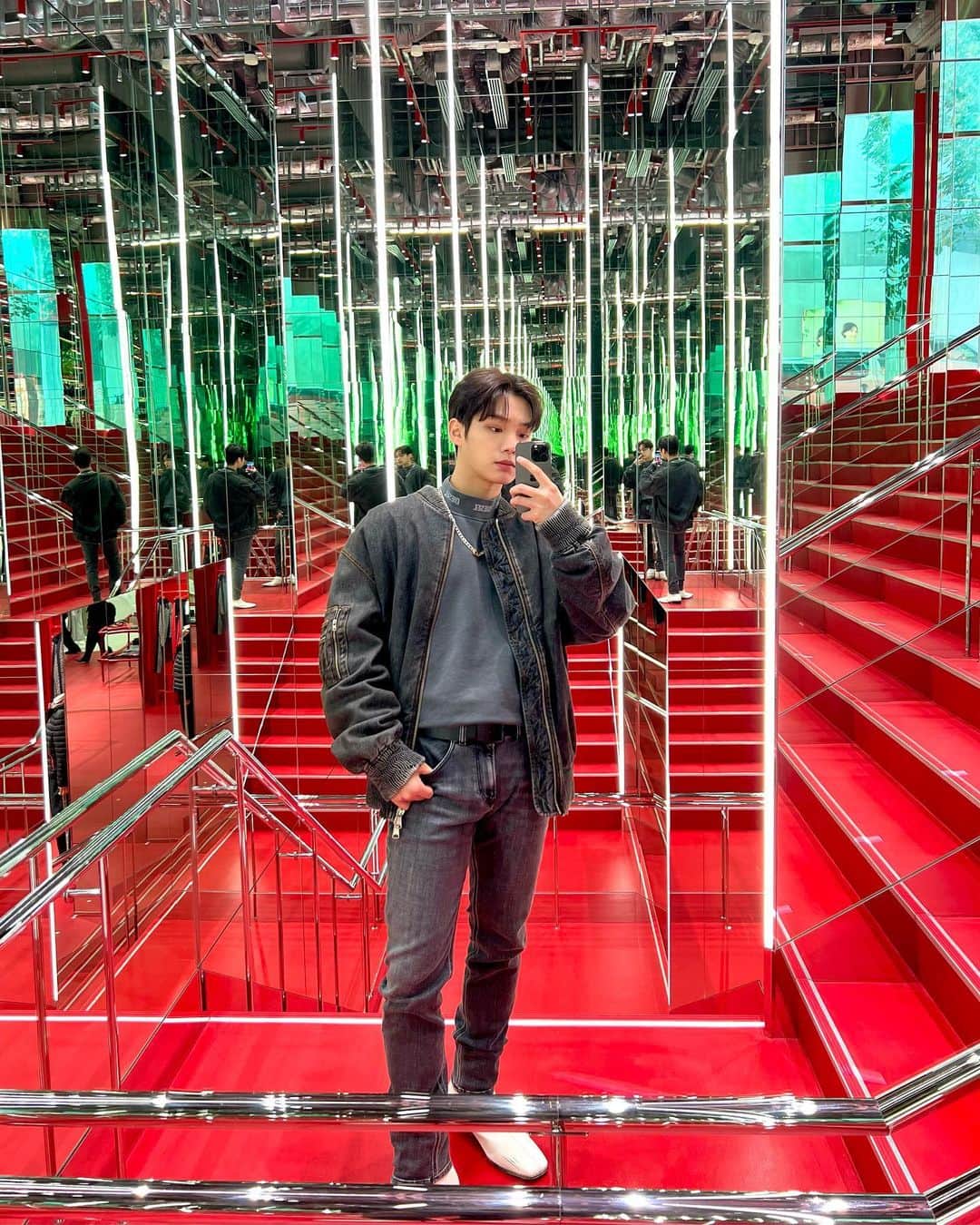 のインスタグラム：「How many YDs can you see?  #DieselFW22  #DieselGinza　 #droptokyo #ORβIT #EαRTH」